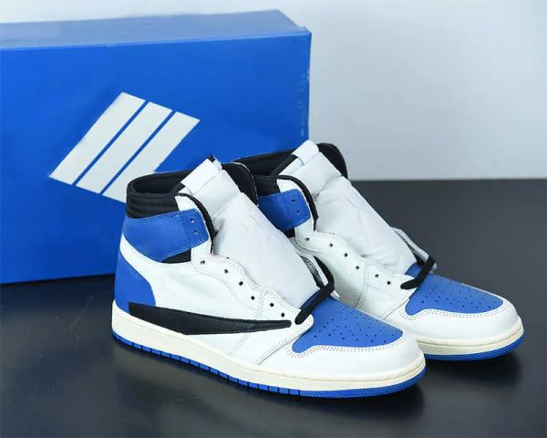 2023 basketball shoes ts x fragment jumpman 1 high lightnings barb mens sneakers calf leather military blue luxurys designers with box
2023 basketball shoes ts x fragment jumpman 1 high lightnings barb mens sneakers calf leather military blue luxurys designers with box