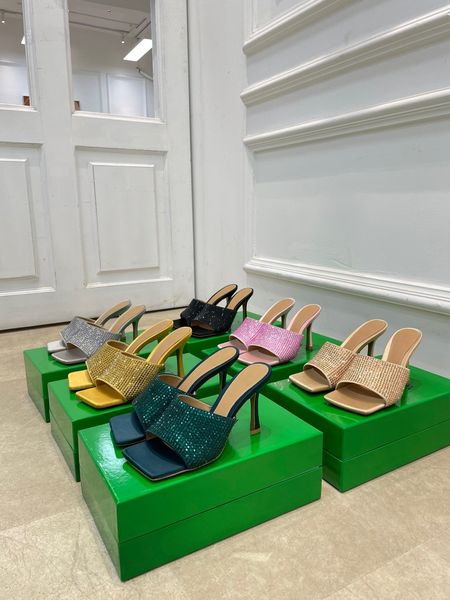 2023 women's slippers: star styles in designer shoes : square toes and sparkling diamond-covered uppers crystal slippers summer slipper, Black
2023 women's slippers: star styles in designer shoes : square toes and sparkling diamond-covered uppers crystal slippers summer slipper, Black