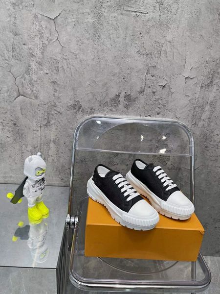 luxurys designers canvas shoe board shoes running shoes thick sole three-dimensional embossing process the highest quality cow leather small, Black
luxurys designers canvas shoe board shoes running shoes thick sole three-dimensional embossing process the highest quality cow leather small, Black