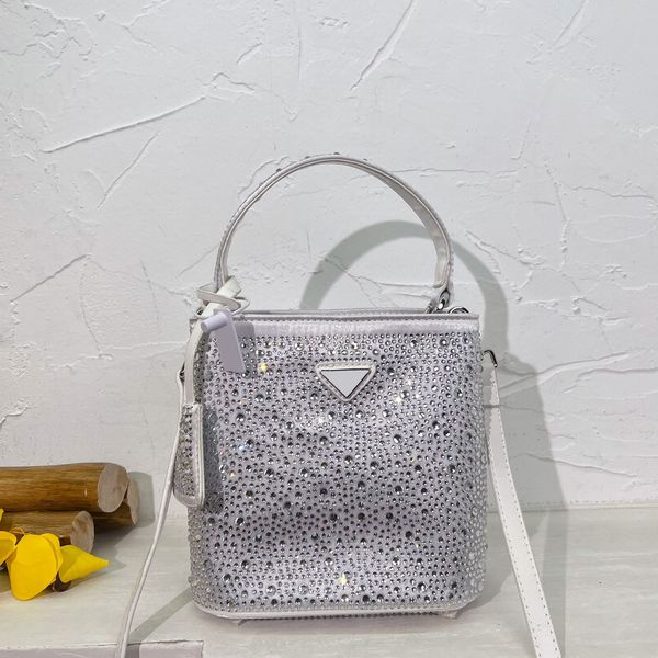 crossbody bag designer women luxurys hands diamonds bucket s womens classic fashion solid color cross body hand 230325
crossbody bag designer women luxurys hands diamonds bucket s womens classic fashion solid color cross body hand 230325