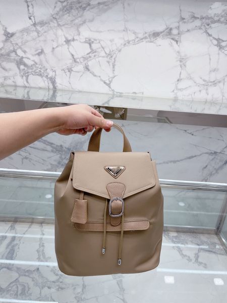 2023 designer nylon backpack women shoulder bags classic handbags man black back pack triangle sign metal zipper quality men multi pockets s
2023 designer nylon backpack women shoulder bags classic handbags man black back pack triangle sign metal zipper quality men multi pockets s