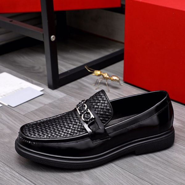 new fashion 2023 gentlemen party suit dress shoes classic business oxford shoes brand designer handmade casual loafers size 38-44, Black
new fashion 2023 gentlemen party suit dress shoes classic business oxford shoes brand designer handmade casual loafers size 38-44, Black