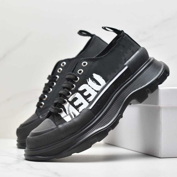 2023 luxury casual men shoes boots graffiti tread slick lace up sneaker triple black low platform designer alexander sneakers canvas rubber
2023 luxury casual men shoes boots graffiti tread slick lace up sneaker triple black low platform designer alexander sneakers canvas rubber