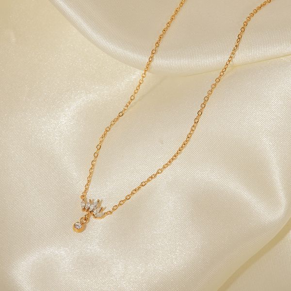regal zircon crown pendant necklace in stainless steel with 18k gold finish for women, Silver
regal zircon crown pendant necklace in stainless steel with 18k gold finish for women, Silver