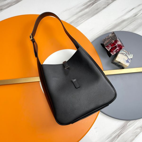new rose hobo underarm bag all leather bucket bag with gold buckle single shoulder handbag shopping bag
new rose hobo underarm bag all leather bucket bag with gold buckle single shoulder handbag shopping bag
