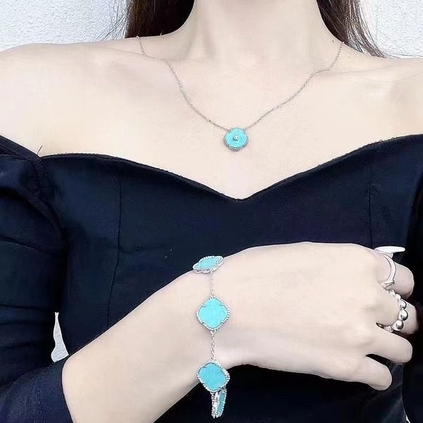 designer jewelry classic 4 four-leaf clover pendant necklace exquisite sterling silver female girls mother's day engagement jewelry gif
designer jewelry classic 4 four-leaf clover pendant necklace exquisite sterling silver female girls mother's day engagement jewelry gif