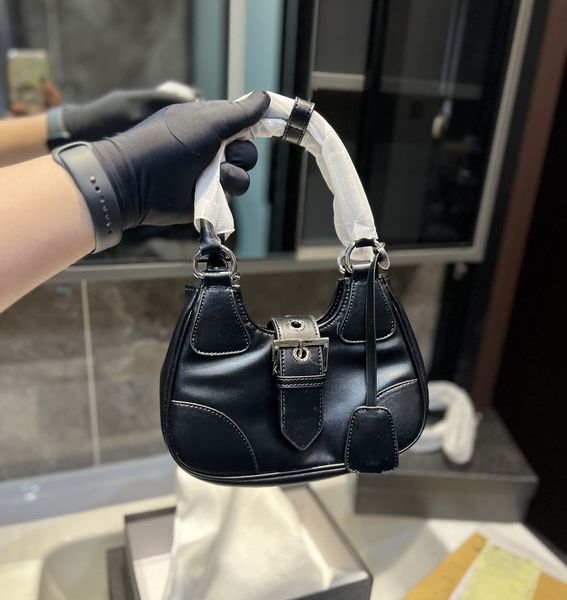 moon padded nappa leather bag women light padding ton-sur-ton triangle logo tote designer metal hardware hobo bags magnetic closure shoulder
moon padded nappa leather bag women light padding ton-sur-ton triangle logo tote designer metal hardware hobo bags magnetic closure shoulder