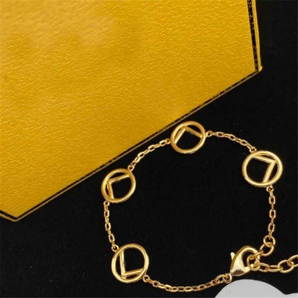 designer gold bracelets for women luxury jewelry chain pendant links womens letter love bracelets party wedding gift fashion wristband, Golden;silver
designer gold bracelets for women luxury jewelry chain pendant links womens letter love bracelets party wedding gift fashion wristband, Golden;silver