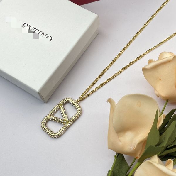 2023 necklace designer for women stud luxury gold heart shape pearl crystal gold double V letter jewelry necklace-A
2023 necklace designer for women stud luxury gold heart shape pearl crystal gold double V letter jewelry necklace-A
