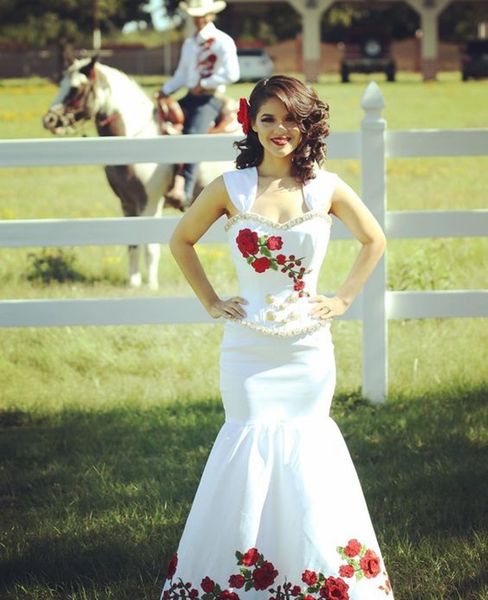 mexico floral embroidery mermaid wedding dresses beaded sweetheart neck straps sleeveless long satin bridal gowns country farm vestido de no, White
mexico floral embroidery mermaid wedding dresses beaded sweetheart neck straps sleeveless long satin bridal gowns country farm vestido de no, White