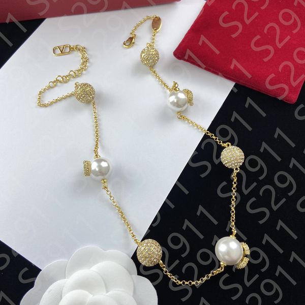 fashion necklace designer jewelry luxury v letter pendant crystal rhinestone pearl necklace golden chain women jewelry, Silver
fashion necklace designer jewelry luxury v letter pendant crystal rhinestone pearl necklace golden chain women jewelry, Silver