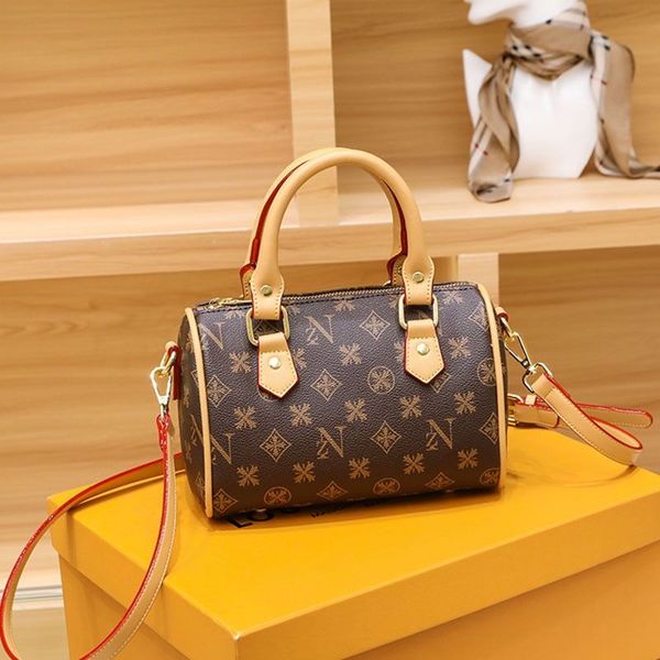 classic women's handbag fashion leather shoulder bag 30cm crossbody bags female pillow purse casual shopping bag cosmetic women totes s
classic women's handbag fashion leather shoulder bag 30cm crossbody bags female pillow purse casual shopping bag cosmetic women totes s
