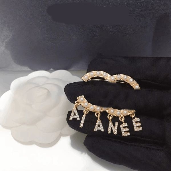 classic luxury letter pendant brooch designer brand brooches pearl for charm women wedding gift party jewelry accessorie, Gray
classic luxury letter pendant brooch designer brand brooches pearl for charm women wedding gift party jewelry accessorie, Gray