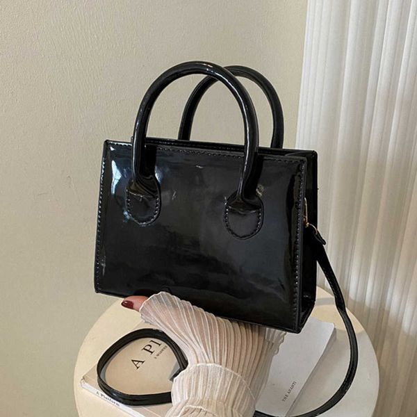 popular fashion square handbags for female new solid color shoulder bags shiny leather crossbody bags bags 230308
popular fashion square handbags for female new solid color shoulder bags shiny leather crossbody bags bags 230308