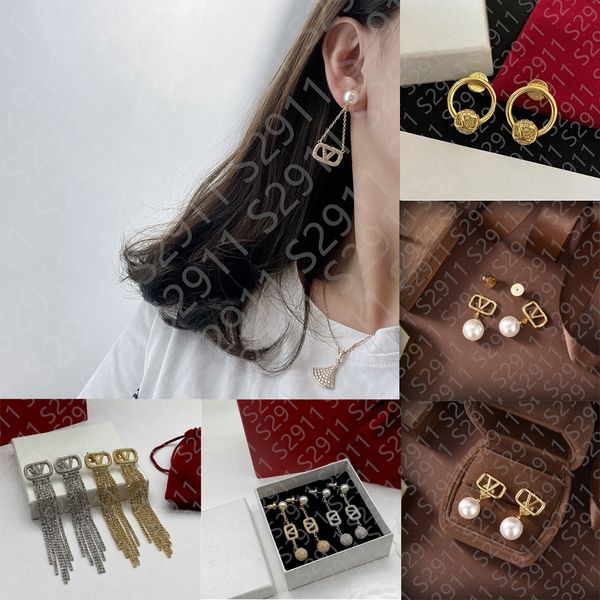 designer brand stud earrings designer 18k gold plated letter v women crystal pearl geometric earring jewerlry accessories with original box, Golden;silver
designer brand stud earrings designer 18k gold plated letter v women crystal pearl geometric earring jewerlry accessories with original box, Golden;silver