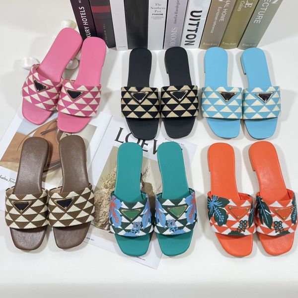 2023 black beige slippers embroidered sandals fabric jacquard triangle slides mules knitted womens home flip flops casual summer leather fla
2023 black beige slippers embroidered sandals fabric jacquard triangle slides mules knitted womens home flip flops casual summer leather fla