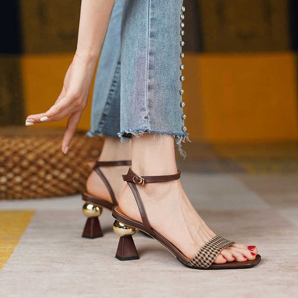nxy sandals retro plaid ladies sandals mid square heels leisure women's shoes summer classic thick heel square head female pumps 230322, Black
nxy sandals retro plaid ladies sandals mid square heels leisure women's shoes summer classic thick heel square head female pumps 230322, Black