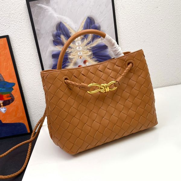andiamo tote shopping bag women weave handbags purse crossbody bags genuine leather inside classi letters gold hardware 23cm
andiamo tote shopping bag women weave handbags purse crossbody bags genuine leather inside classi letters gold hardware 23cm