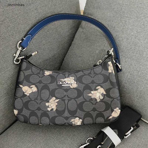 2023new fashion bags 70% factory direct sales wholesale retailbag female aolai new pvc coated old flower crossbody shoulder teri dog handle
2023new fashion bags 70% factory direct sales wholesale retailbag female aolai new pvc coated old flower crossbody shoulder teri dog handle