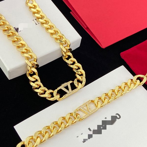 new style necklace designer for women stud luxury gold heart shape pearl crystal gold double v letter jewelry necklace-a2, Black
new style necklace designer for women stud luxury gold heart shape pearl crystal gold double v letter jewelry necklace-a2, Black