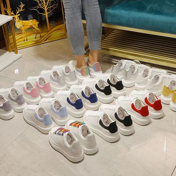 designer ladies casual shoes men's sports shoes leather lace-up shoes luxury velvet suede small white shoes couple shoes
designer ladies casual shoes men's sports shoes leather lace-up shoes luxury velvet suede small white shoes couple shoes