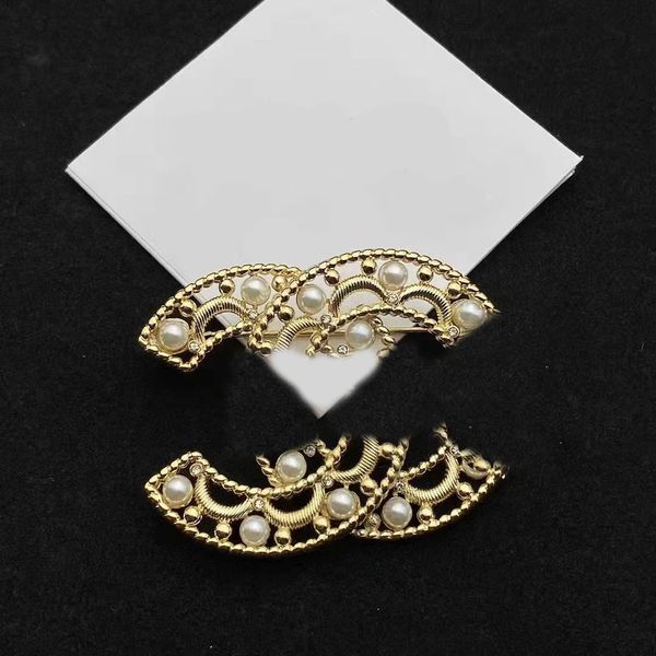 luxury retro brand hollow simple pearl brooch letter designer brooches for women charm wedding gift jewelry accessorie, Gray
luxury retro brand hollow simple pearl brooch letter designer brooches for women charm wedding gift jewelry accessorie, Gray