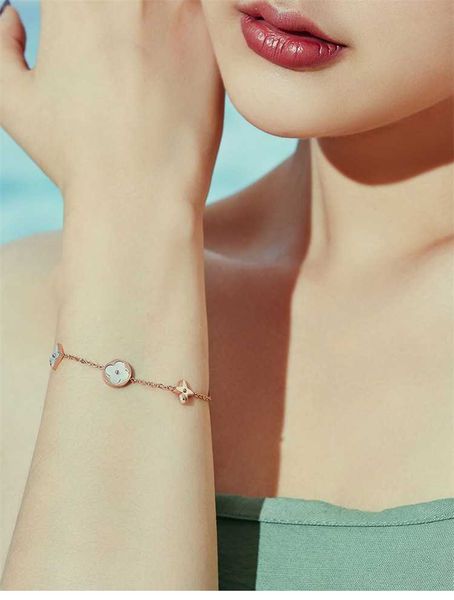 japan and south korea's new four leaf clover bracelet women's ins niche design cool wind light luxury fashion first jewelry, Black
japan and south korea's new four leaf clover bracelet women's ins niche design cool wind light luxury fashion first jewelry, Black