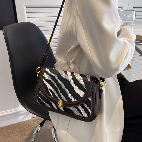 small bag design simple women's shoulder bag new fashion crossbody bag fashion versatile women's bag
small bag design simple women's shoulder bag new fashion crossbody bag fashion versatile women's bag
