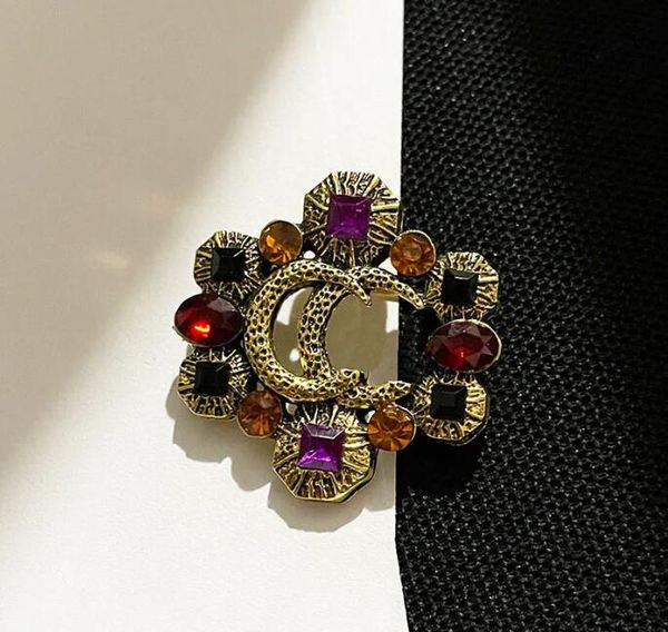 23ss fashion ggity letter designer ggity lapel pins hollow women crystal rhinestone pearl pin party metal jewerlry accessories gift with fig, Gray