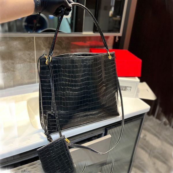 luxury tote designer handbag women crossbody bags leather shoulder bag large size shopping bag gold chain crossbody pures fashion handbag pu
luxury tote designer handbag women crossbody bags leather shoulder bag large size shopping bag gold chain crossbody pures fashion handbag pu