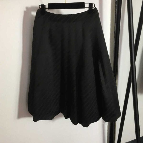 23ss brand womens designer skirt pleated skirt classic jacquard monogram high-waisted pleated half skirts side zipper women clothes a1, Black
23ss brand womens designer skirt pleated skirt classic jacquard monogram high-waisted pleated half skirts side zipper women clothes a1, Black