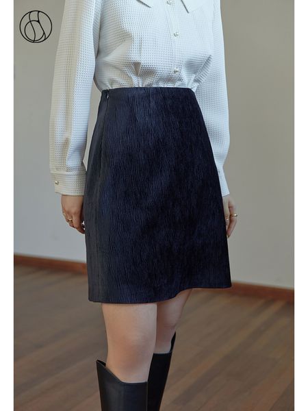 skirts dushu women's winter thicken water ripple texture retro mini short skirt women black office lady high waist a line 230325
skirts dushu women's winter thicken water ripple texture retro mini short skirt women black office lady high waist a line 230325