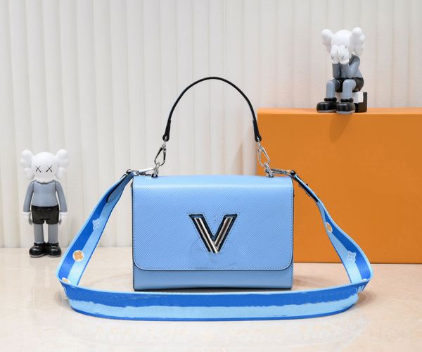 premium leather ladies handbag with one shoulder casual formal armpit straddle classic fashion with box size 23-17-9.5cm 50357
premium leather ladies handbag with one shoulder casual formal armpit straddle classic fashion with box size 23-17-9.5cm 50357
