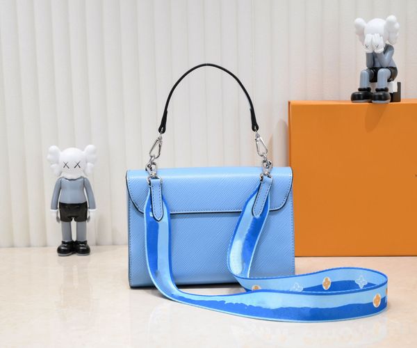 premium leather ladies handbag with one shoulder casual formal armpit straddle classic fashion with box size 23-17-9.5cm
premium leather ladies handbag with one shoulder casual formal armpit straddle classic fashion with box size 23-17-9.5cm