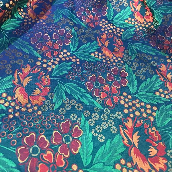 100% mulberry silk fabric cheongsam chinese costume intangible cultural heritage floral sweet, Black;white
100% mulberry silk fabric cheongsam chinese costume intangible cultural heritage floral sweet, Black;white