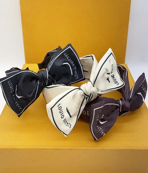 20color designer letters printed pu leather headband for women girls small sweet wind wide edge bowknot hair hoop outdoor sports h8140828, Silver
20color designer letters printed pu leather headband for women girls small sweet wind wide edge bowknot hair hoop outdoor sports h8140828, Silver