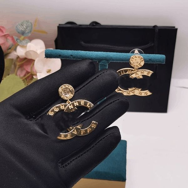 luxury fashion letter stud earrings designer earring round pendant for women jewelry accessory gifts, Golden;silver
luxury fashion letter stud earrings designer earring round pendant for women jewelry accessory gifts, Golden;silver