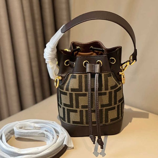 handbags shoulder bag mini designer bags women alphabet pattern crossbody handbag womens fashion classic letter drawstring coin purse 230325
handbags shoulder bag mini designer bags women alphabet pattern crossbody handbag womens fashion classic letter drawstring coin purse 230325