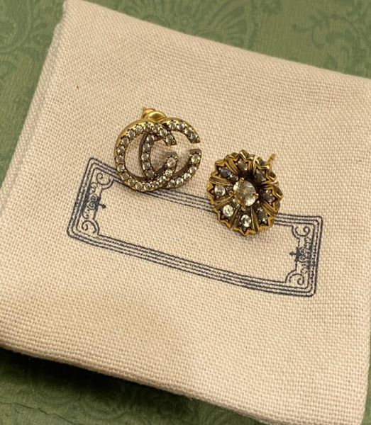 luxury designer earrings letters stud simple retro designers earring plated for women geometric round wedding party jewlery6453620, Golden;silver
luxury designer earrings letters stud simple retro designers earring plated for women geometric round wedding party jewlery6453620, Golden;silver