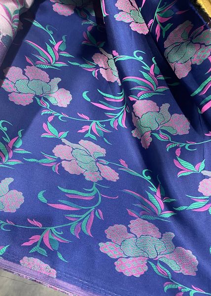 peony flower pattern silk fabric can be used as cheongsam chinese clothing, Black;white
peony flower pattern silk fabric can be used as cheongsam chinese clothing, Black;white