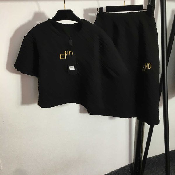 23ss designer skirts t-shirt long skirt suit skirt set logo embossed embroidery letter short sleeve t-shirt elastic waist slit half skirt se, White
23ss designer skirts t-shirt long skirt suit skirt set logo embossed embroidery letter short sleeve t-shirt elastic waist slit half skirt se, White