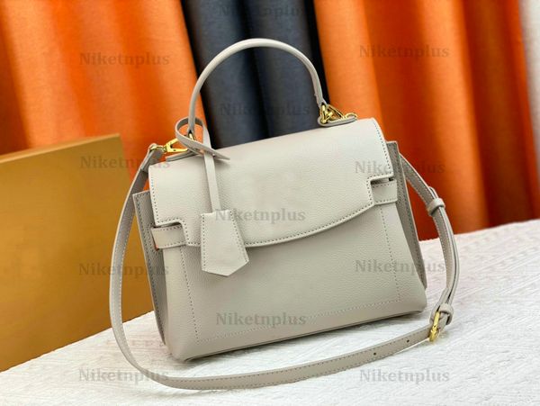 lockme ever bb sleek shape handle bag with turn lock graphic flap shoulder bag designer shoulder bag totes luxury bags
lockme ever bb sleek shape handle bag with turn lock graphic flap shoulder bag designer shoulder bag totes luxury bags