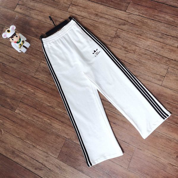 correct version b home fashion brand three bar panel letter cotton zipper campus os sporty pants set for men and women, Black;white
correct version b home fashion brand three bar panel letter cotton zipper campus os sporty pants set for men and women, Black;white