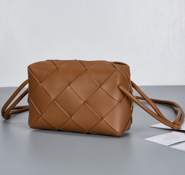 bv's camera bags leather weaving crossbody bag woman fashion mobile shoulder bag zipper purses designer 10a soft composite sheep leathe
bv's camera bags leather weaving crossbody bag woman fashion mobile shoulder bag zipper purses designer 10a soft composite sheep leathe