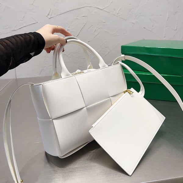 new 7 colors weave designer bag totes tote with wallet shoulder tote bag woman luxury handbags fashion knitting shopping leather 230725
new 7 colors weave designer bag totes tote with wallet shoulder tote bag woman luxury handbags fashion knitting shopping leather 230725