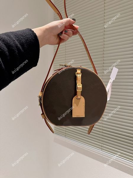 tz designer brand boite chapeau series handbags classic cowhide round cake bag women vintage shoulder bags luxury lady brown flower printed
tz designer brand boite chapeau series handbags classic cowhide round cake bag women vintage shoulder bags luxury lady brown flower printed
