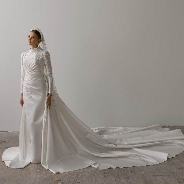 fabulous mermaid wedding dresses muslim pearls bridal gowns with detachable train sequined high collar satin long sleeves vestido de novia, White
fabulous mermaid wedding dresses muslim pearls bridal gowns with detachable train sequined high collar satin long sleeves vestido de novia, White