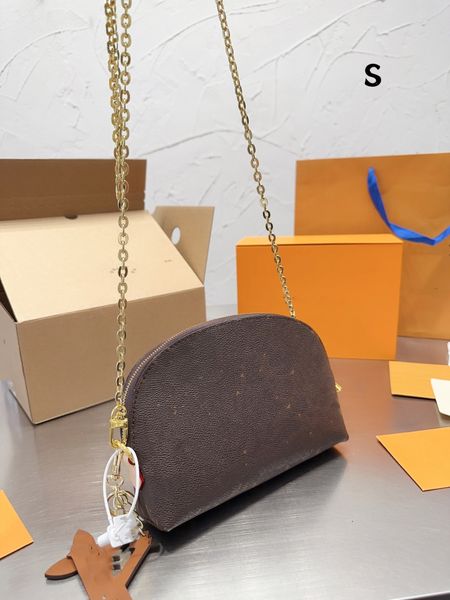 luxurys chain shoulder bag cosmetic bag wallet women girls crossbody shell bag designers purse evening mini makeup pouch belt bags m47353 ya
luxurys chain shoulder bag cosmetic bag wallet women girls crossbody shell bag designers purse evening mini makeup pouch belt bags m47353 ya