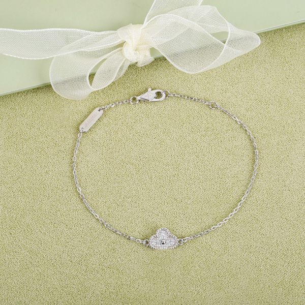 2023 luxury quality s925 silver charm bracelet with diamond mini flower shape have box stamp ps7680a, Golden
2023 luxury quality s925 silver charm bracelet with diamond mini flower shape have box stamp ps7680a, Golden