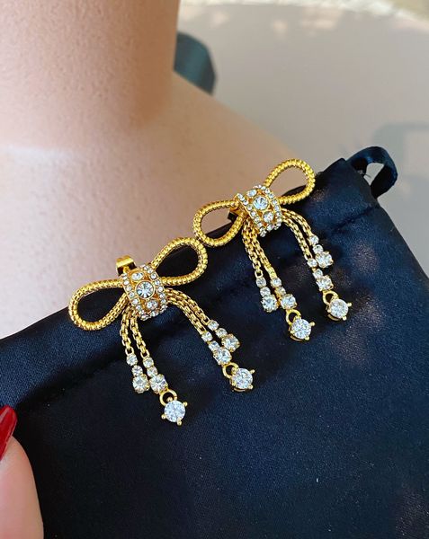 luxury bowknot earring stud designer popular gold plated diamond earring for women lady wedding party jewelry, Golden;silver
luxury bowknot earring stud designer popular gold plated diamond earring for women lady wedding party jewelry, Golden;silver
